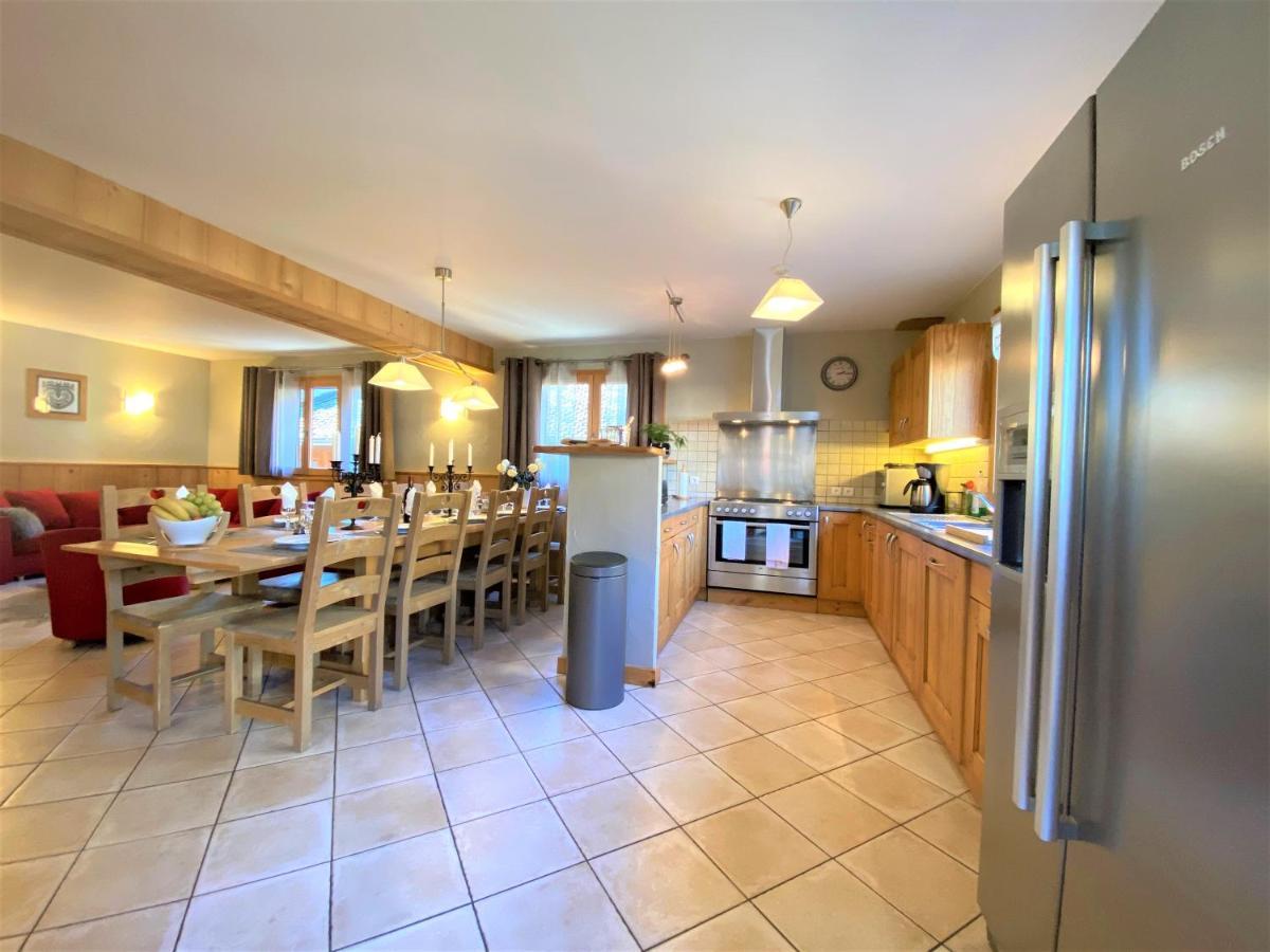 Chalet In Morzine Sleeping 12 With Sauna ภายนอก รูปภาพ